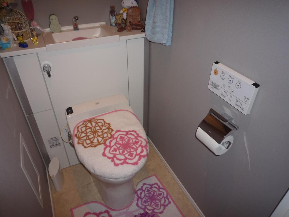 Toilet. Indoor (12 May 2013) Shooting