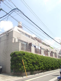 Building appearance. 5 minutes' walk from the JR Yamanote Line "Takadanobaba" station