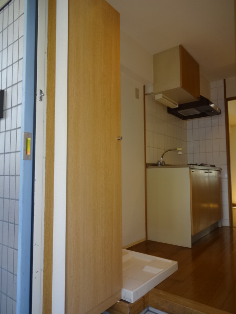 Other room space. Shoe box