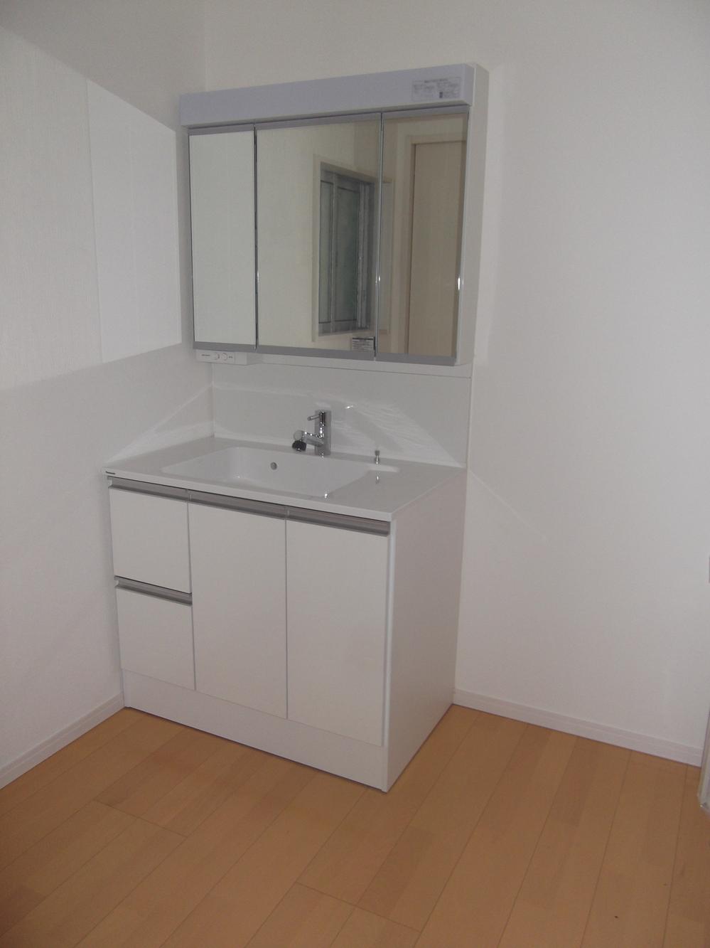 Wash basin, toilet. Indoor (10 May 2013) Shooting