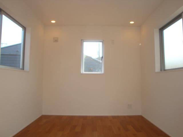 Non-living room. 3 Kaiyoshitsu (6 quires)