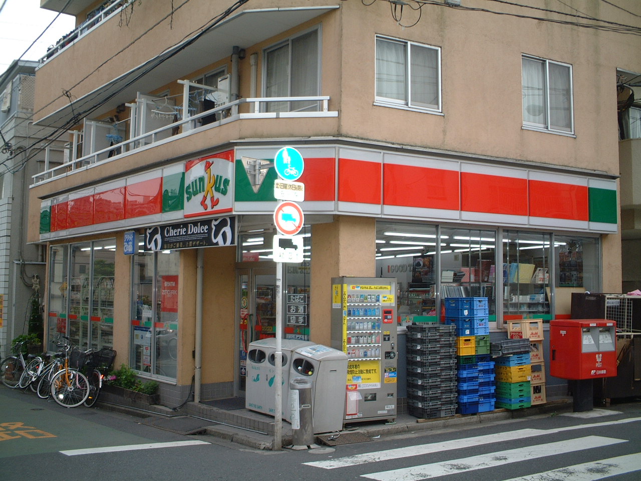 Convenience store. 427m until Thanksgiving Shinjuku Nakai store (convenience store)