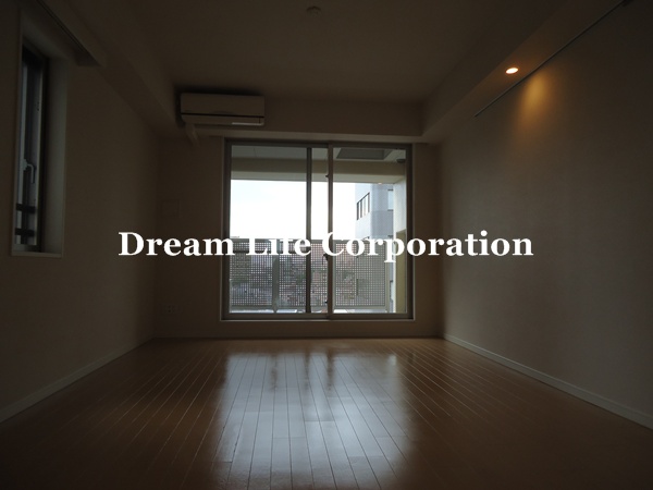 Living and room.  ※ In fact the we use the photos in the same building may be different