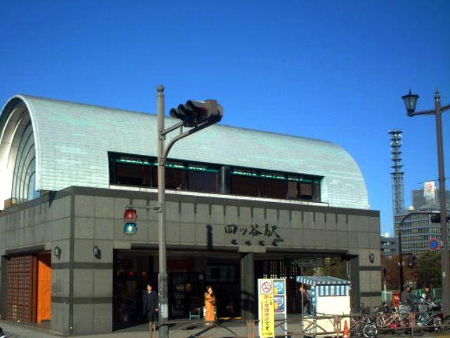 Other.  □ "Yotsuya" walk to the station 7 minutes □ 