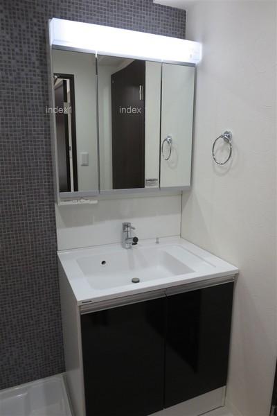 Wash basin, toilet. Washbasin happy shower