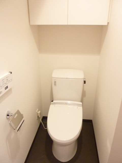 Toilet. Shower toilet.  ・