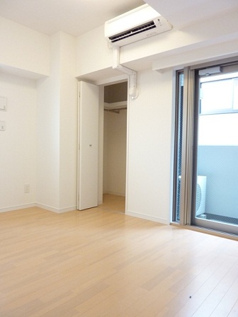 Living and room. Spacious living room.  ・