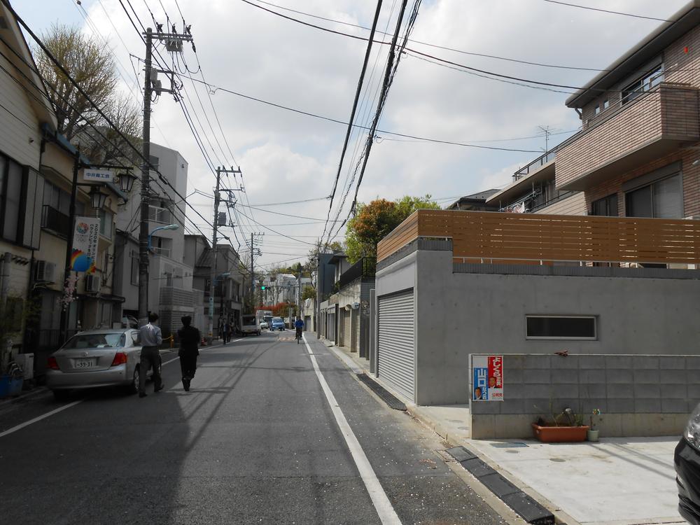 Local photos, including front road. Front road (June 2013) Shooting