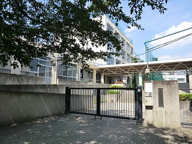Junior high school. 879m to Shinjuku Ward Ochiai second junior high school