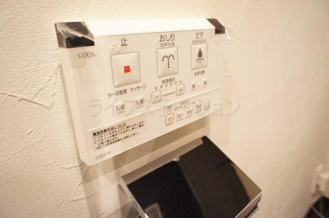 Toilet. Local (January 7, 2014) Shooting
