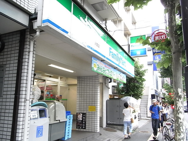 Convenience store. 250m to Family Mart (convenience store)