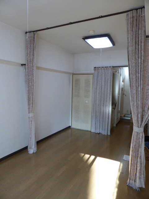 Living and room. This flooring!