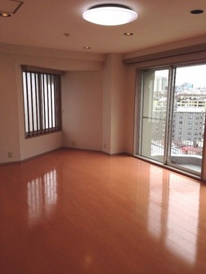 Living and room. About 14.6 Pledge of Western-style Dihedral is daylight bright rooms