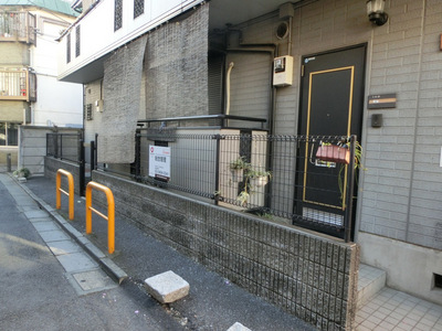 Entrance. Near the apartment entrance