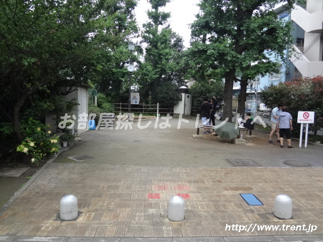 park. 1274m to Samon park (park)