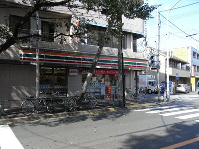 Convenience store. 340m to Seven-Eleven (convenience store)