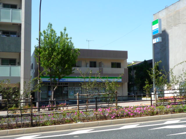 Convenience store. Family Mart (convenience store) to 200m