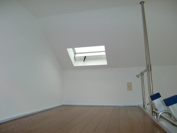 Other. Loft 3 Pledge, With window