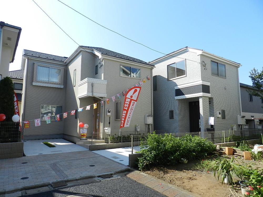 Local appearance photo. It is a quiet residential area which is defined. 