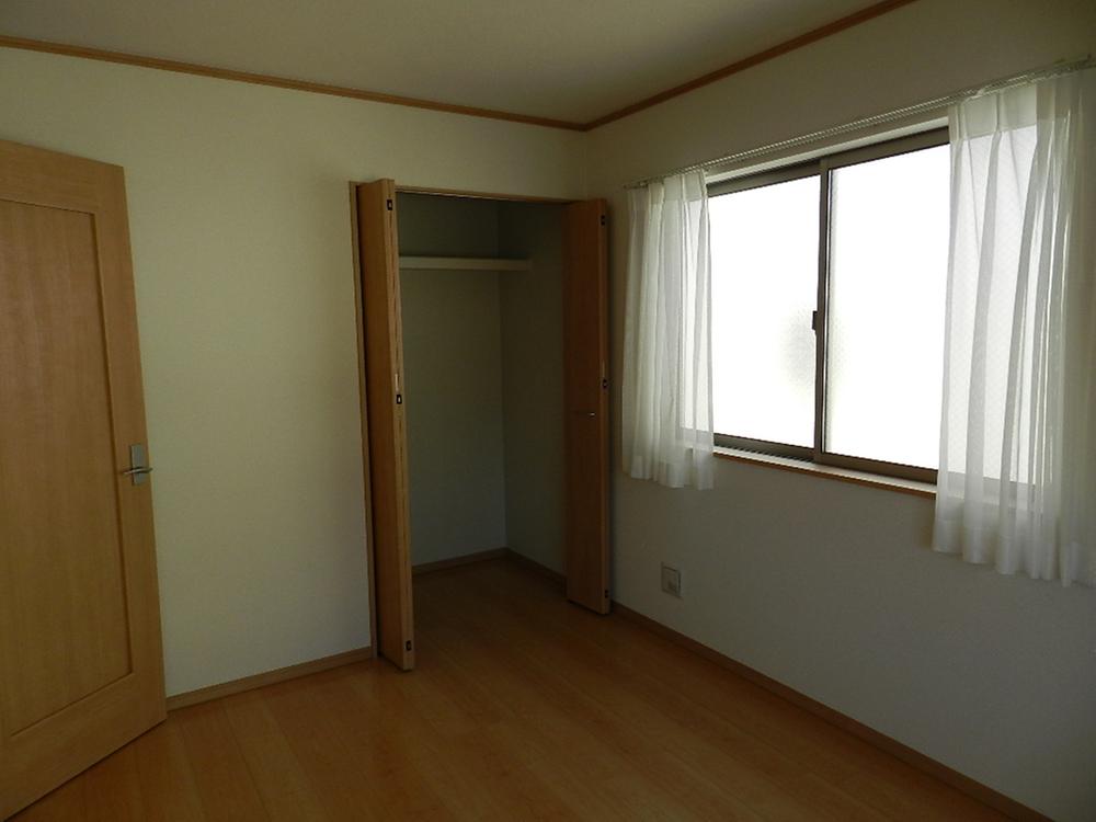 Other introspection. Western-style room and closet