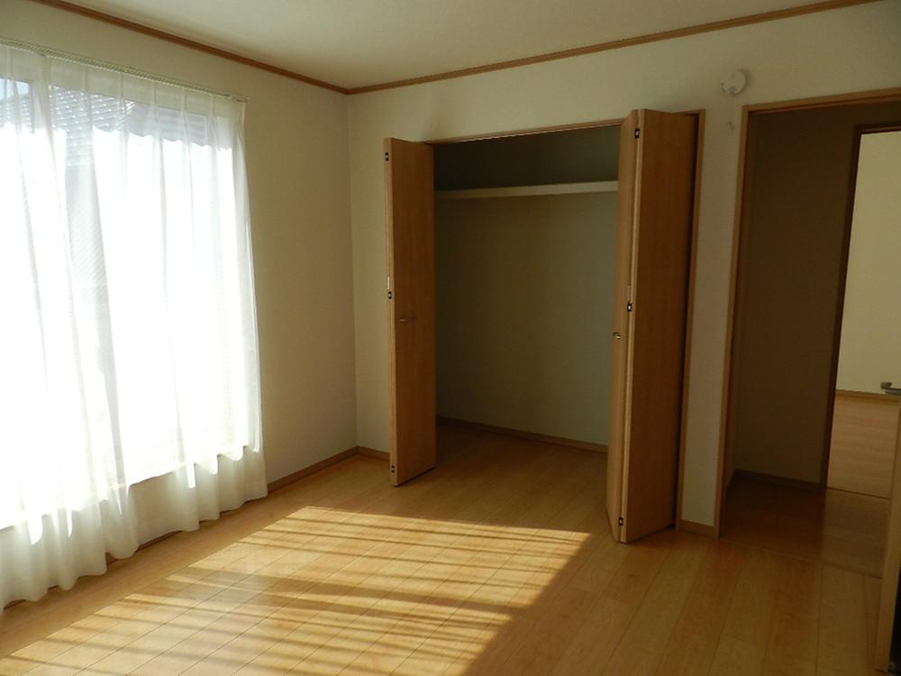 Other introspection. Western-style room and storage