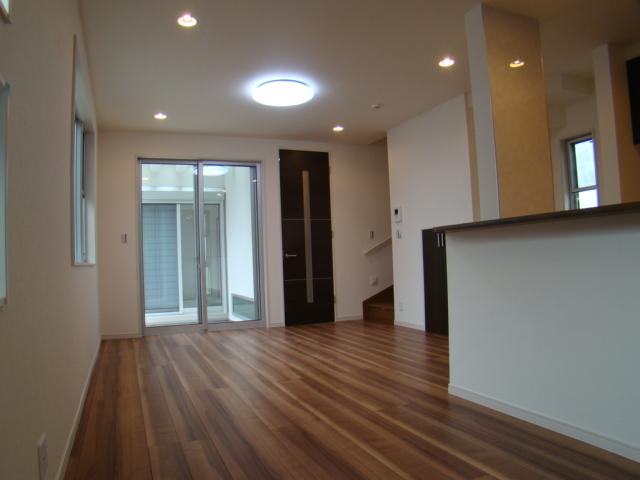 Same specifications photos (living). Same specifications