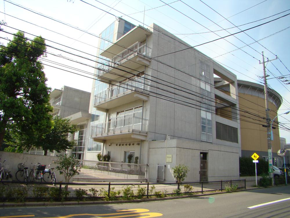Junior high school. 362m to Suginami Ward Iogi Junior High School