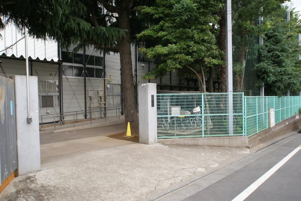 Junior high school. 1033m to Suginami Ward rush Junior High School