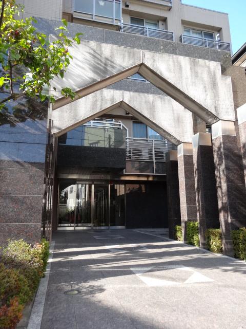 Entrance. Common areas