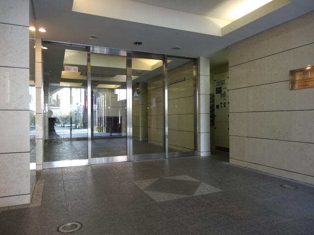 Entrance. Common areas