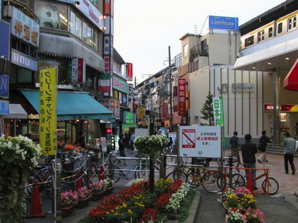 Streets around. 400m until Nishiogikubo