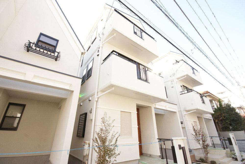 Local appearance photo. Newly built single-family Suginami Kamitakaido 1-chome. That it has completed building, You can preview any time. Keio Line "Hachimanyama" station a 2-minute walk of the good location. Please feel free to contact.