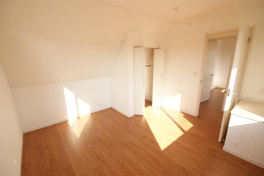 Non-living room. Bright Western-style.