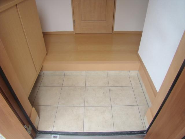 Entrance. Local (12 May 2013) Shooting