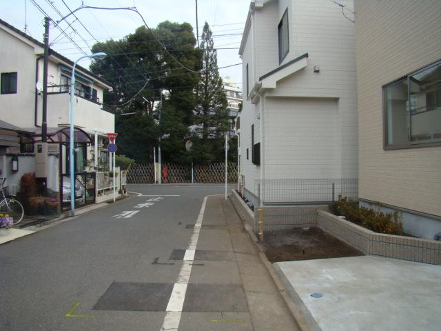 Local photos, including front road. Local (12 May 2013) Shooting