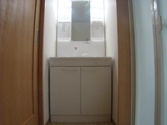 Wash basin, toilet. Indoor (12 May 2013) Shooting