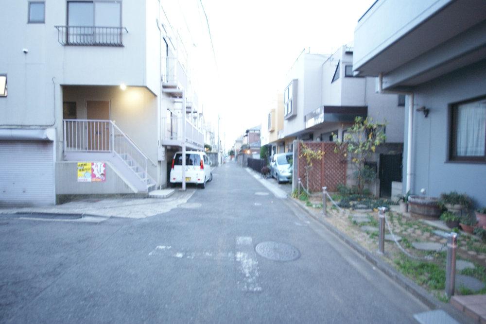 Local photos, including front road. Front road traffic also less, Small children is also safe. 