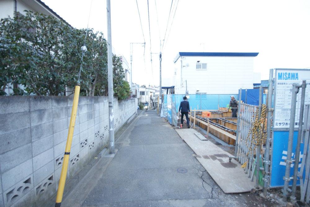 Local photos, including front road. Building coverage 60%, There are 160% rate of volume. It is possible to building a large building. 