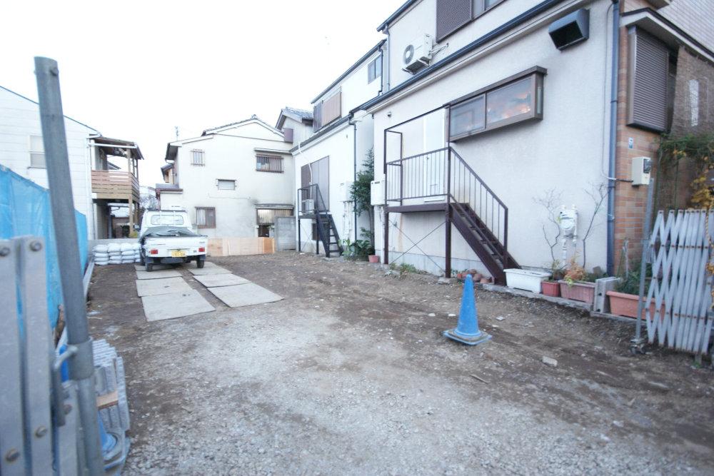 Local land photo. The shape of the land is shaping land. The nearest elementary school, It is less than a 5-minute walk from the junior high school. 