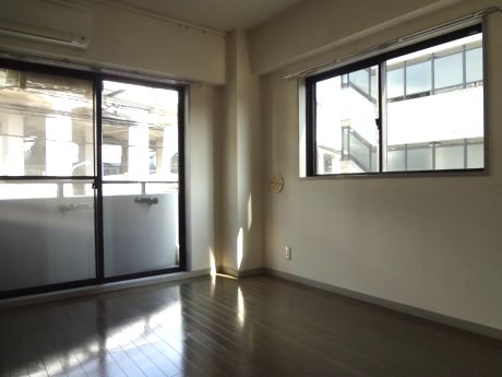 Living and room. It is a two-sided lighting