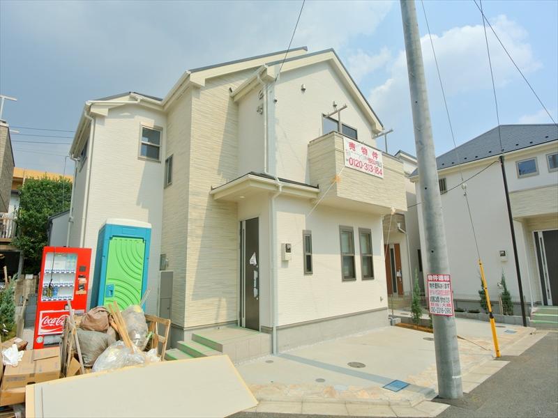 Local photos, including front road. Local (August 2013) Shooting