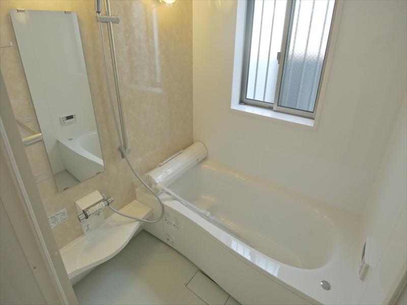 Bathroom. Local (August 2013) Shooting