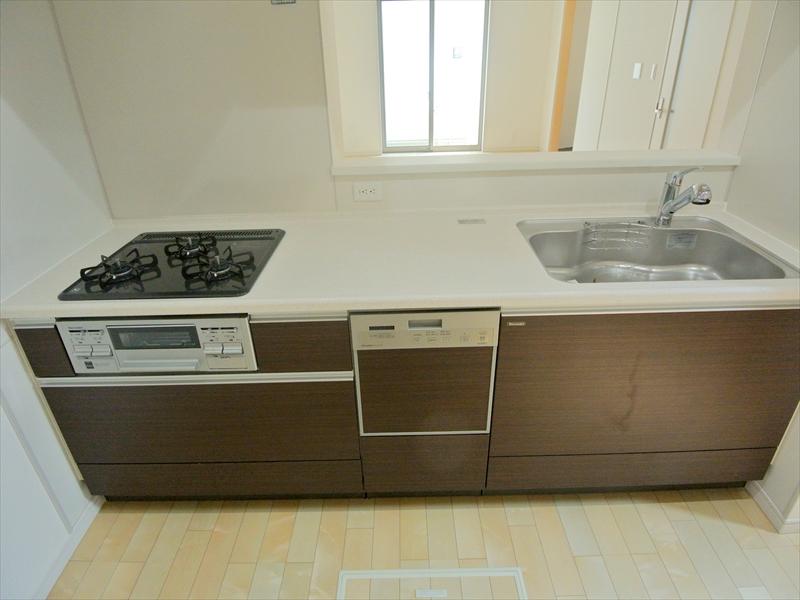 Kitchen. Local (August 2013) Shooting