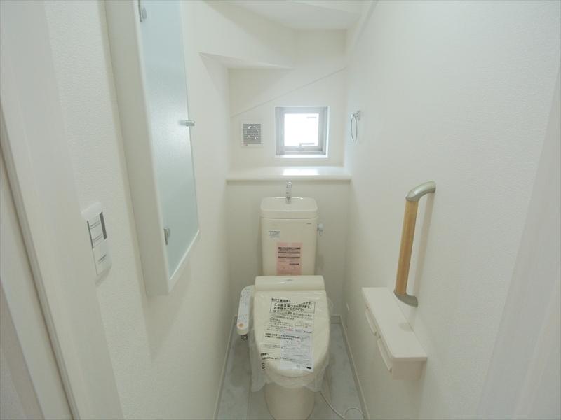 Toilet. Local (August 2013) Shooting