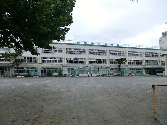Primary school. Momoi 720m to the third elementary school