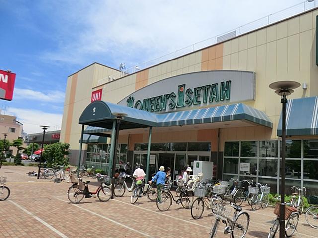 Shopping centre. 1303m to UNIQLO Queens Isetan Suginami Momoi shop