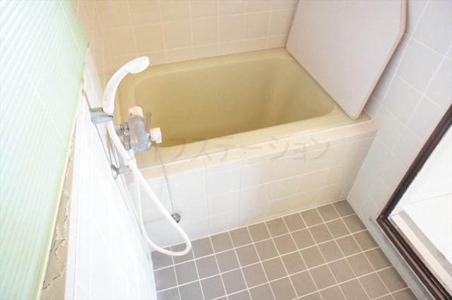 Bathroom. Local (December 21, 2013) Shooting