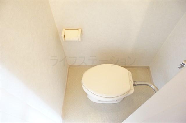 Toilet. Local (December 21, 2013) Shooting