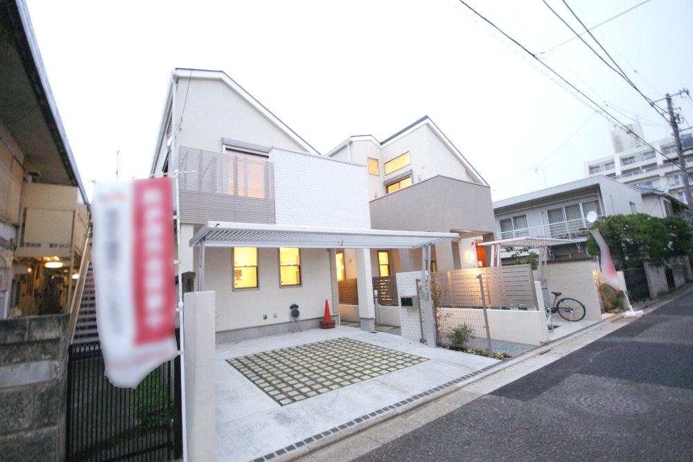 Local photos, including front road. Chic design that has been carefully selected and timeless. Zenshitsuminami bright properties of direction. Parking space ・ Luxurious finish Spacious provided approach part.