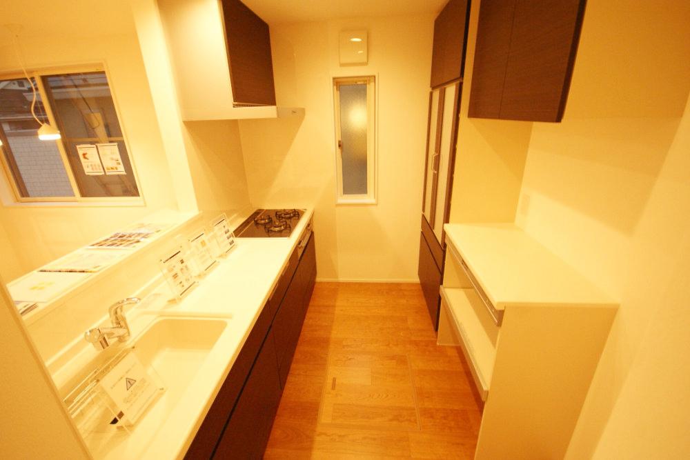 Kitchen. Full storage capacity of large pleasure to wife is proud of the kitchen.